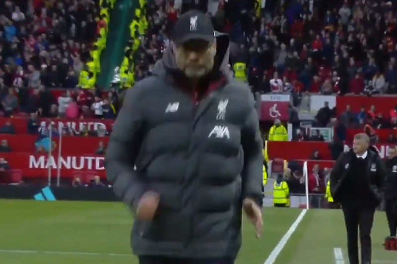 Klopp tokom karakterističnog trka u svlačionicu (Foto: Screenshot)