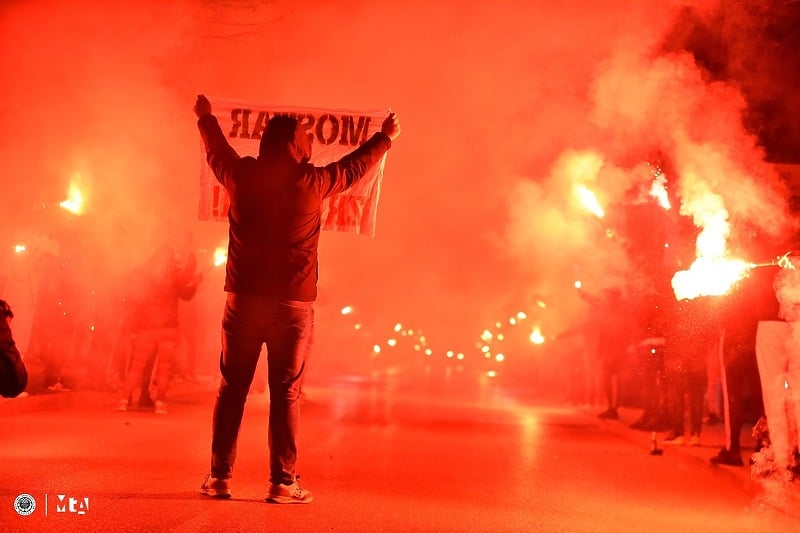 Veliki doček ispred stadiona (Foto: HŠK Zrinjski)