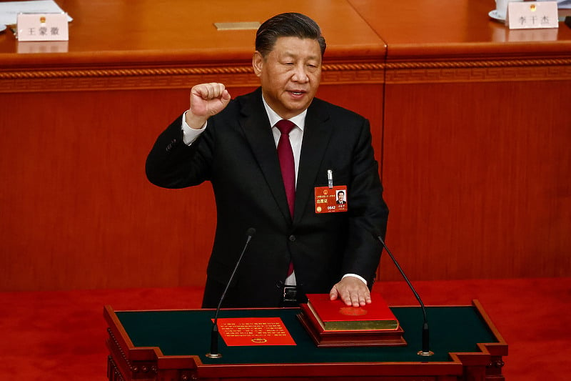 Xi Jinping tokom sinoćnjeg ceremonijalnog glasanja (Foto: EPA-EFE)