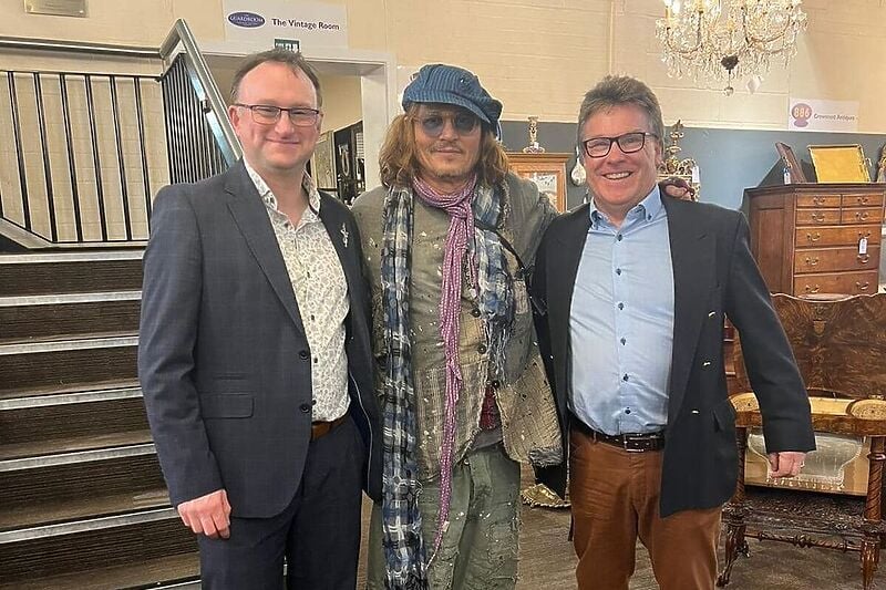 Johnny Depp u posjeti antikvarnici (Foto: Facebook)