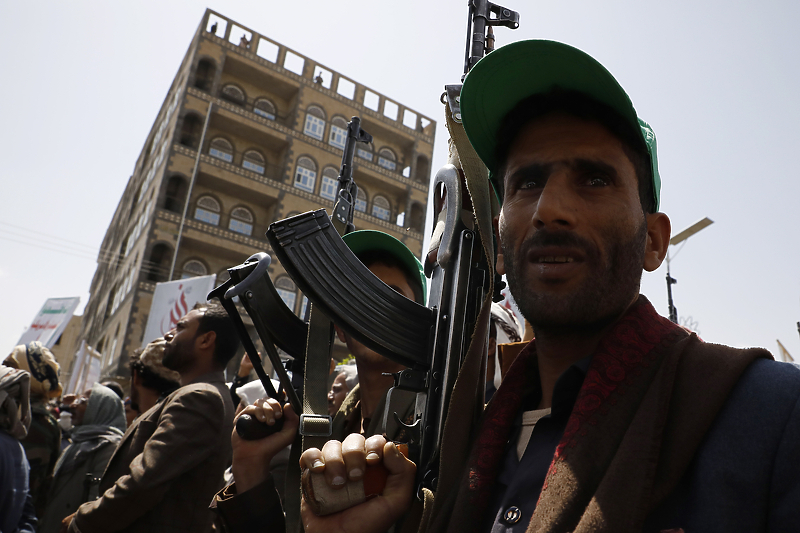 Huti pobunjenici na smotri u gradu Sana'a (Foto: EPA-EFE)