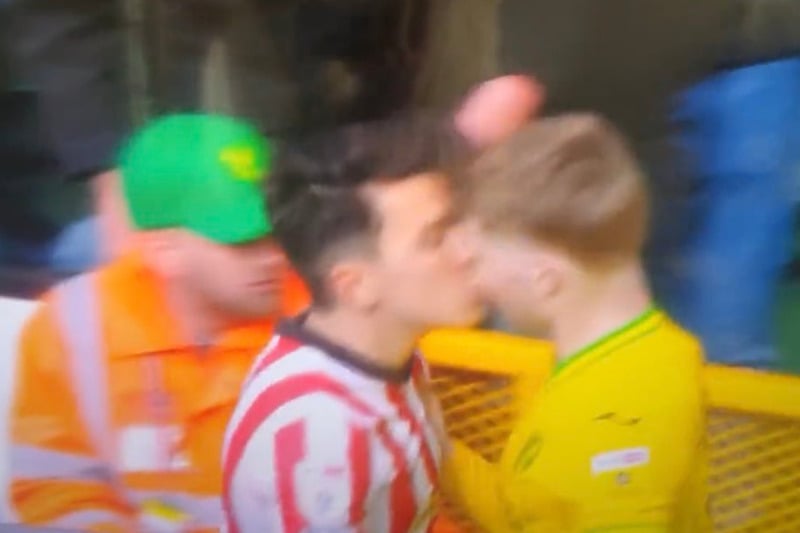 O'Nien je poljubio rivala i privukao pažnju (Foto: Screenshot)