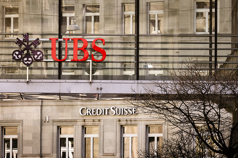 Logotipi švicarskih banaka Credit Suisse i UBS vide se na različitim zgradama u Zurichu (Foto: EPA-EFE)