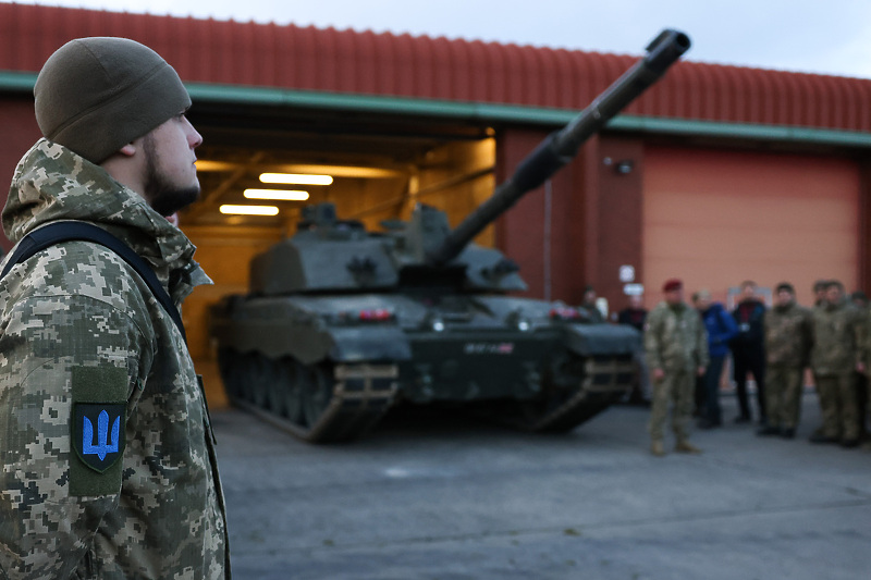 Ukrajinski vojnici na obuci za tenk Challenger 2 (Foto: EPA-EFE)