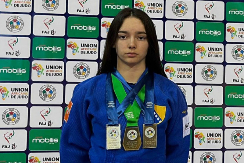 Amina Merjem Hebib s medaljama (Foto: ON1)