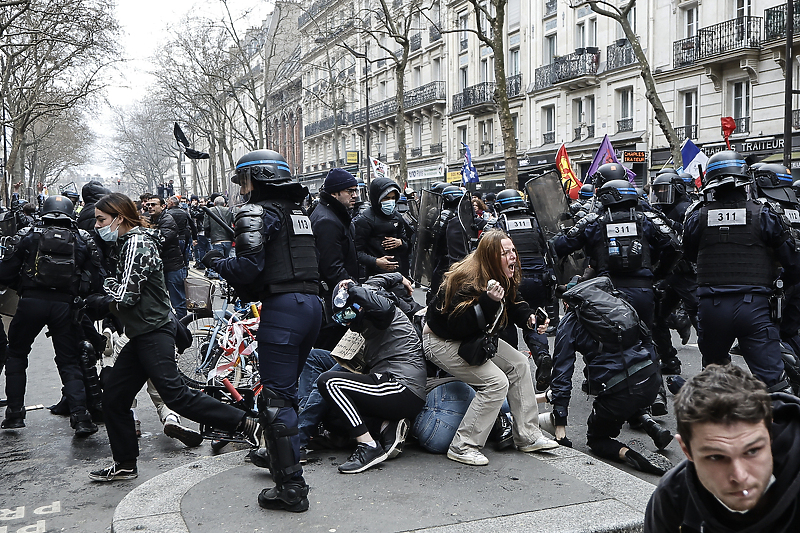 Na ulicama Francuske zabilježeno više od milion nezadovoljnih građana (Foto: EPA-EFE)