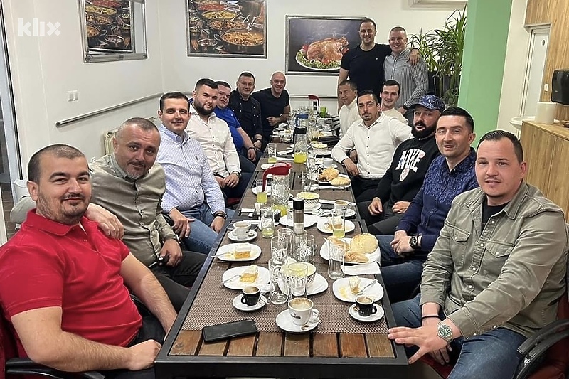 Dario Matić na zajedničkom iftaru sa prijateljima (Foto: Facebook) (Foto: A. K./Klix.ba)