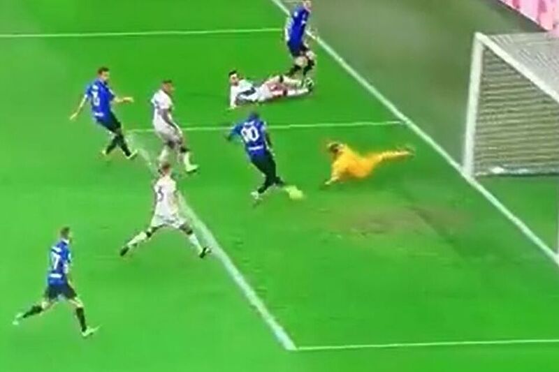 Trenutak kada je Lukaku promašio prazan gol (Foto: Screenshot)