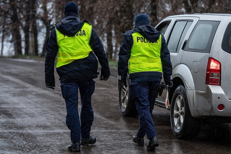 Poljski policajci patroliraju u selu Przewodow, jugoistočna Poljska (Foto: EPA-EFE)