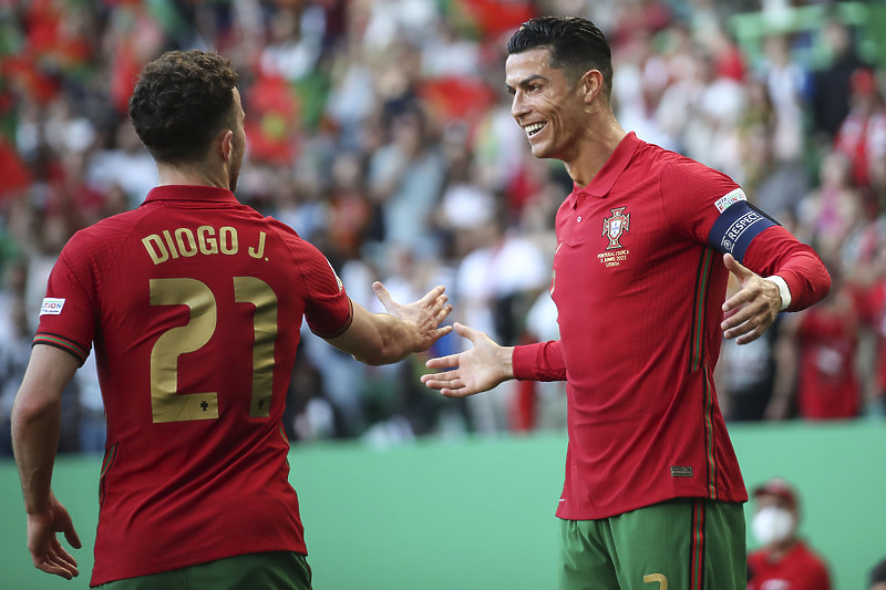 Diogo Jota i Cristiano Ronaldo (Foto: EPA-EFE)