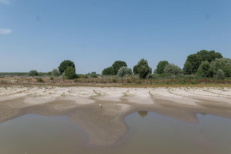 Rijeka Po koja je dostigla svoj najniži vodostaj zbog ekstremnih suša 2022. godine (Foto: EPA-EFE)
