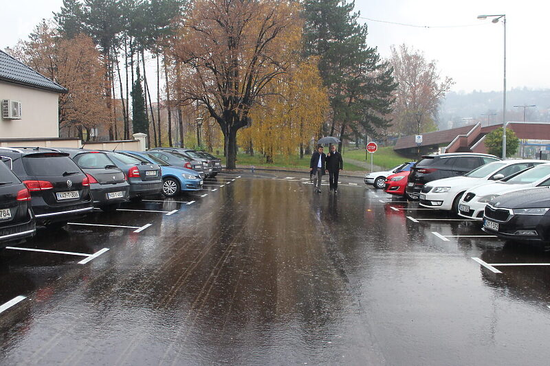 Parking kod takozvane "Kajmak stanice" (Foto: Arhiv/Klix.ba)