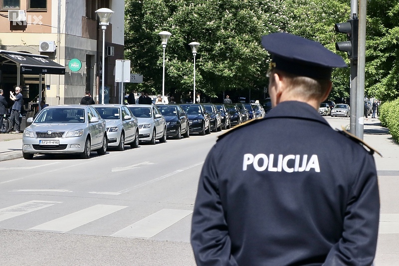 Policijski službenik MUP-a TK (Foto: A. K./Klix.ba)