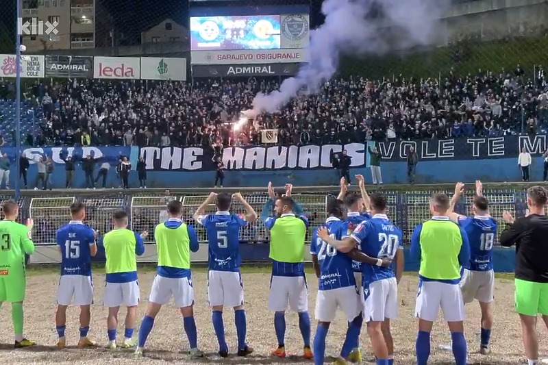 Manijaci su slavili zajedno s nogometašima (Foto: Klix.ba)