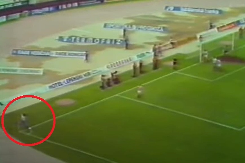 Trenutak kada je Slišković postigao gol direktno iz kornera (Foto: Screenshot/Youtube)