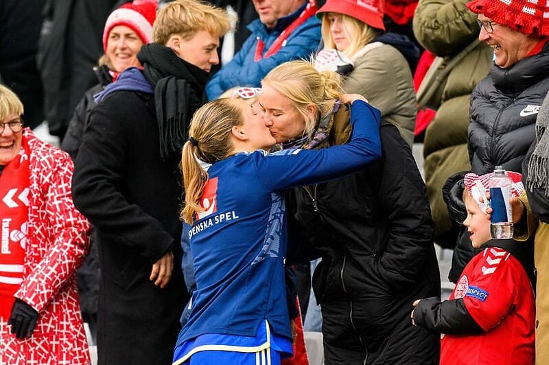 Magdalena Eriksson (29) i Pernille Harder (30) (Foto: Twitter)