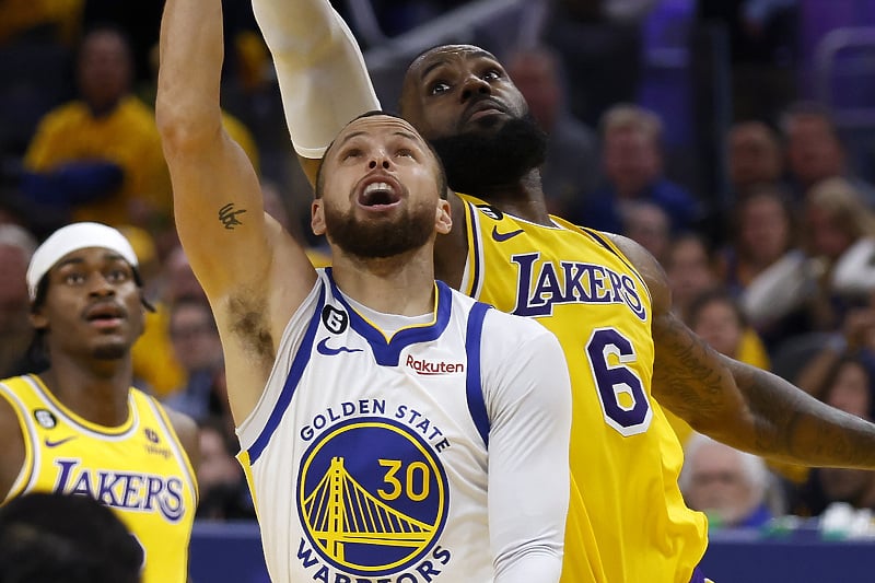 Steph Curry i LeBron James (Foto: EPA-EFE)