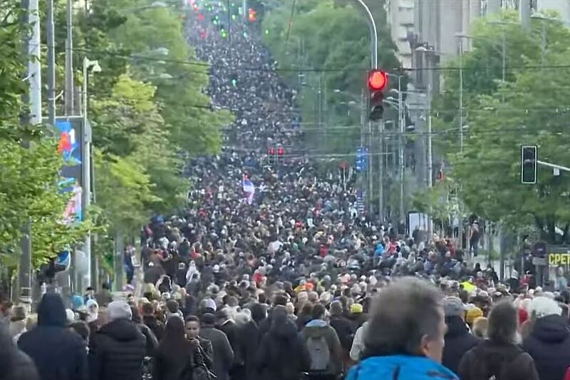 Veliki protesti u Beogradu, hiljade građana blokiralo most Gazela