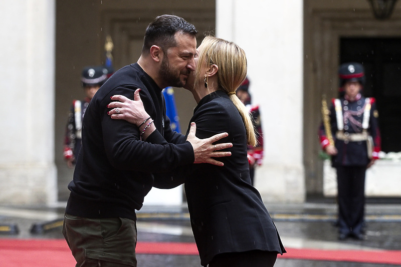 Zelenski u Rimu razgovarao sa Meloni: Zagrljaj, osmijeh i čvrst stisak ruke