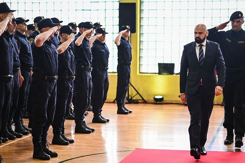 Ministar Ramo Isak na promociji novih policajaca (Foto: FMUP)