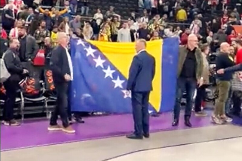 Zastava BiH u dvorani u Kaunasu (Foto: Screenshot)