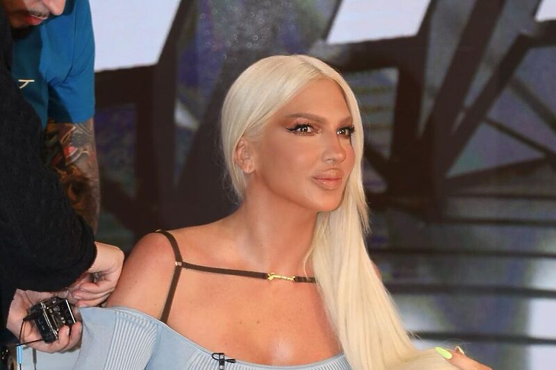 Jelena Karleuša na snimanju emisije "Hit Tvit" (Foto: Instagram)