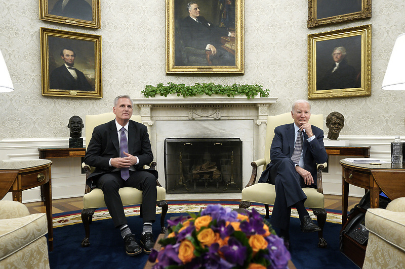 Kevin McCarthy i Joe Biden tokom jučerašnjeg razgovora (Foto: EPA-EFE)