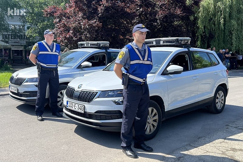 Policijski službenici iz Tuzle (Foto: A. K./Klix.ba)