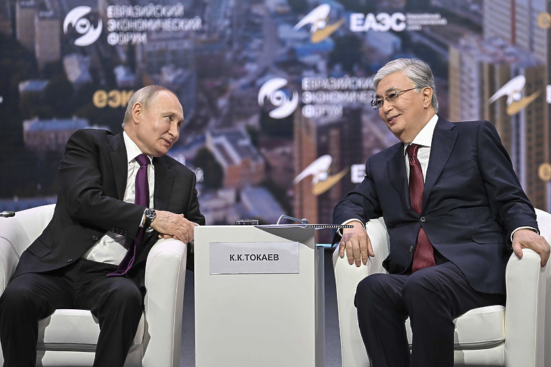 Vladimir Putin i Kasim-Žomart Tokajev (Foto: EPA-EFE)
