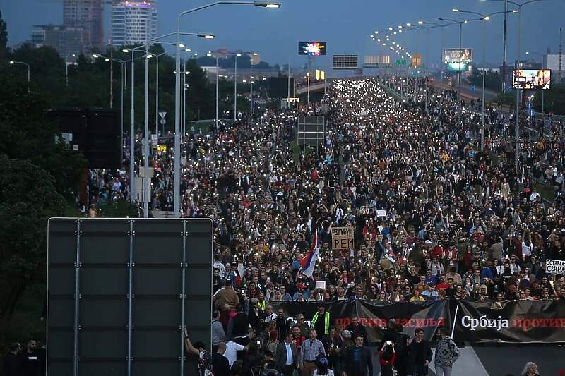 Protesti u Beogradu održani 19. maja okupili desetine hiljada građana (Foto: EPA-EFE)