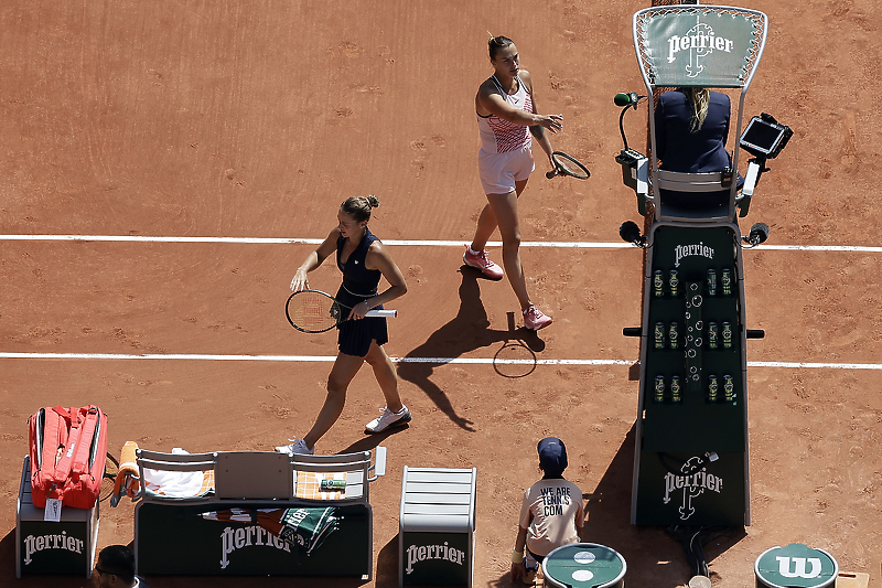 Marta Kostjuk i Arina Sabalenka (Foto: EPA-EFE)