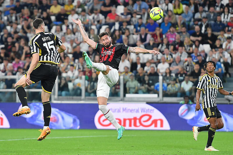 Giroud postiže jedini pogodak na utakmici (Foto: EPA-EFE)