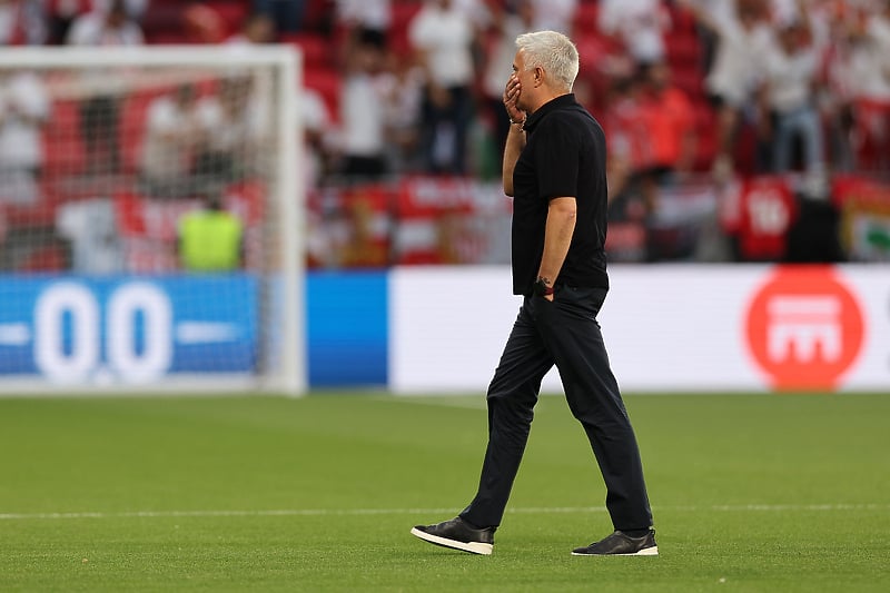 Mourinho uoči početka utakmice na Puskas Areni (Foto: EPA-EFE)