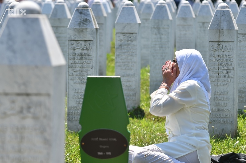 Dolina bijelih nišana u Potočarima (Foto: Arhiv/Klix.ba)