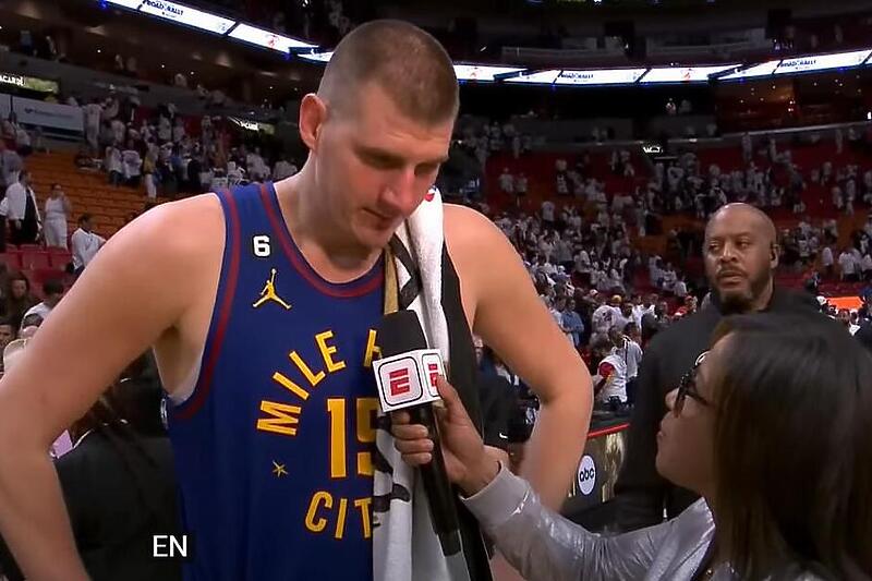 Nikola Jokić daje intervju nakon trećeg meča finala NBA lige (Foto: Screenshot/Youtube)