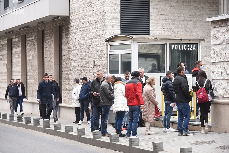 Bez političkih promjena zasigurno će biti sve više onih koji čekaju na vizu kako bi otišli iz BiH (Foto: Arhiv/Klix.ba)