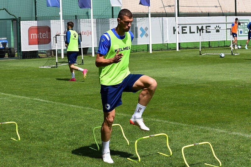 Džeko na treningu reprezentacije (Foto: NS BiH)