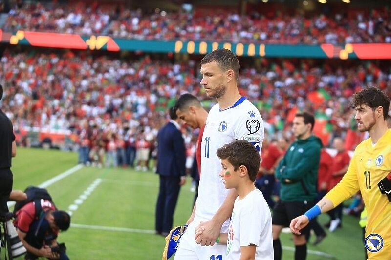 Edin Džeko na utakmici protiv Portugala (Foto: NS Bih)