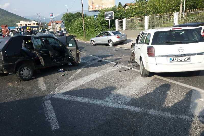 Saobraćajna nesreća na Sjevernom ulazu u Mostar (Foto: PVJ Mostar - Vatrogasci)