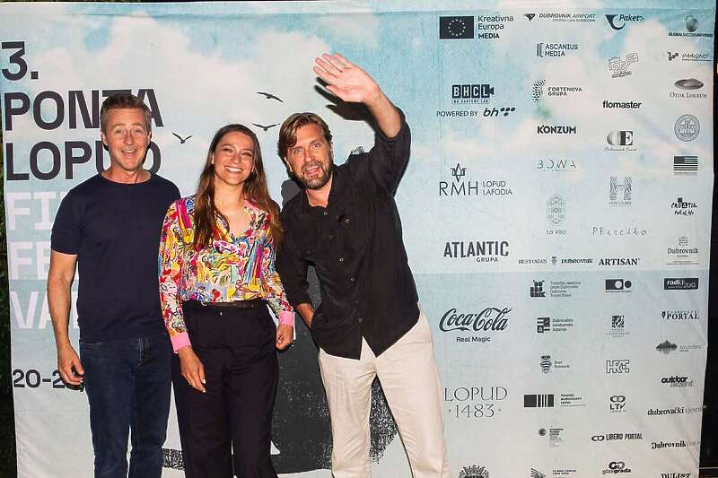 Edward Norton, Urszula Pontikos i Ruben Ostlund (Foto: John Pavlish)