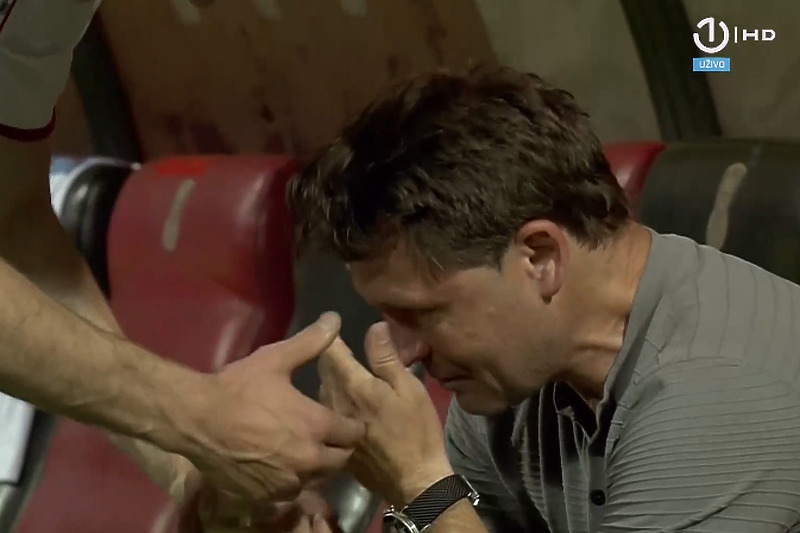 Selektor Luksemburga plakao je nakon velike pobjede njegovog tima