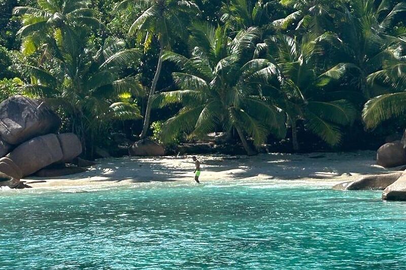 Miralem Pjanić na plaži (Foto: Facebook)