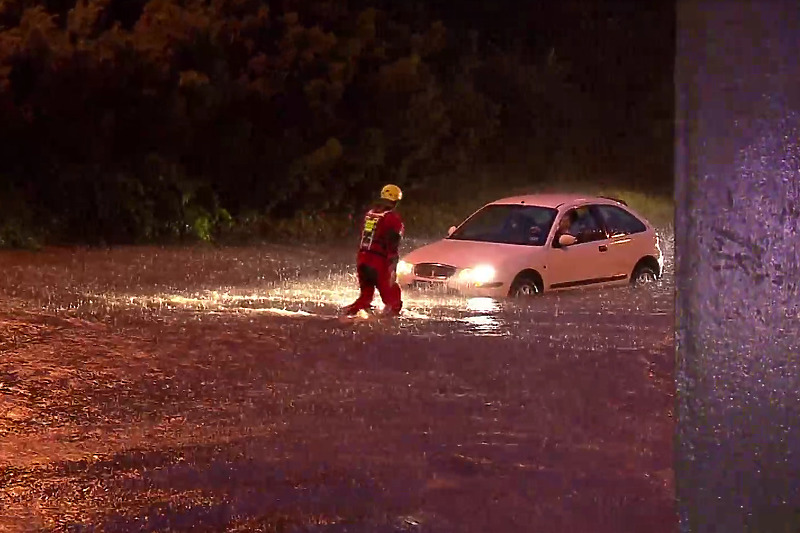 Zbog jake kiše, ulice glavnog grada Slovenije bile su poplavljene (Foto: 24ur.com)