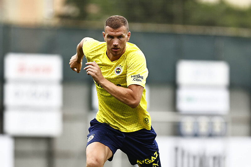 Edin Džeko na treningu Fenerbahčea (Foto: Twitter)