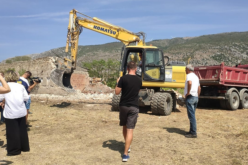 Bazena, naravno, i dalje nema (Foto: KVS Orka / Facebook)