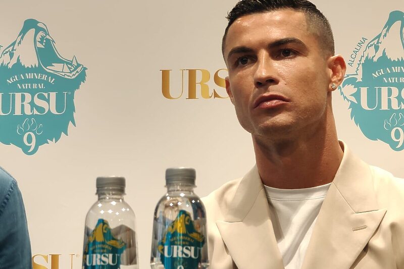 Ronaldo na promociji brenda Ursu 9 (Foto: Twitter)