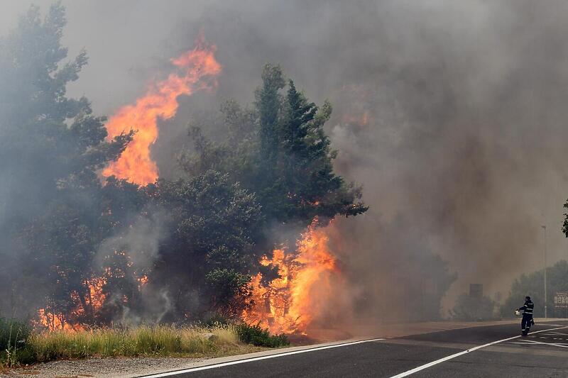 Požar kod Šibenika (Foto: Hrvoje Jelavic/Pixsell)