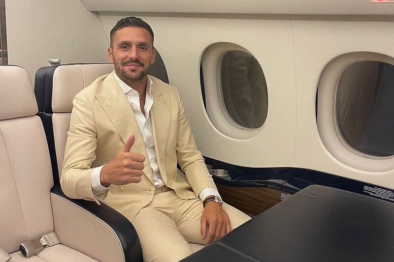 Dušan Tadić u avionu za Istanbul (Foto: Fenerbahče SK)