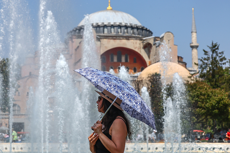 Toplotni talas nije zaobišao ni Istanbul (Foto: EPA-EFE)