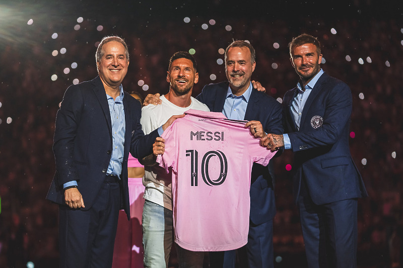 Messi u društvu Beckhama i ostalim predsjednicima Intera (Foto: Inter Miami)